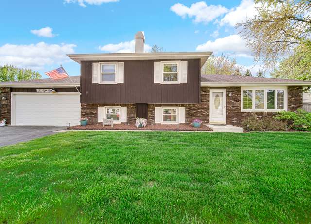 Property at 588 Renee Dr, South Elgin, IL 60177, 3 beds, 2 baths