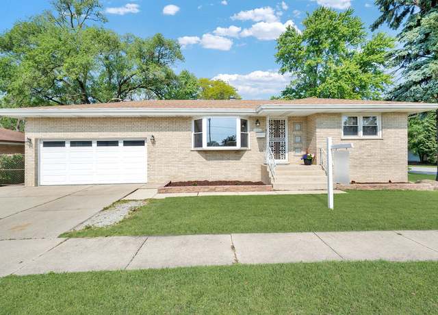 Property at 11400 S Ridgeland Ave, Worth, IL 60482, 3 beds, 2 baths