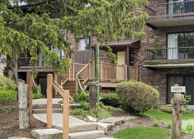 Property at 61 W Pier Dr #101, Westmont, IL 60559, 3 beds, 2 baths