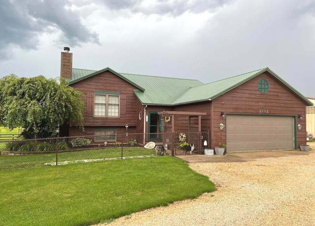 Property at 1781 Sink Hollow Rd, Dixon, IL 61021, 3 beds, 2.5 baths