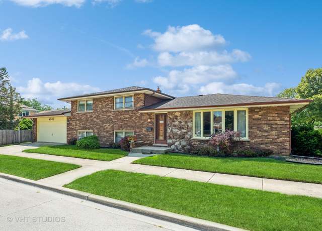 Property at 4501 Raymond Ave, Brookfield, IL 60513, 3 beds, 2 baths