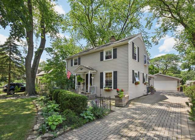 Property at 1427 S 5th St, St. Charles, IL 60174, 3 beds, 2.5 baths