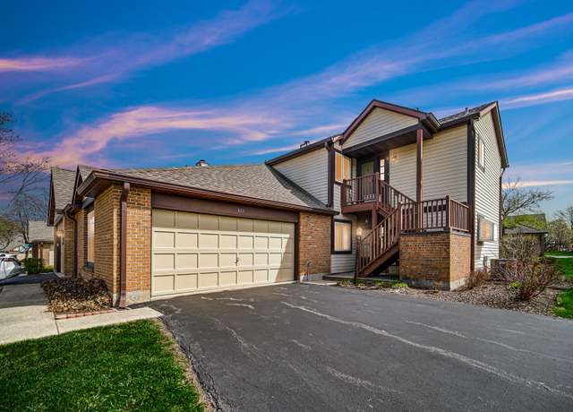 Property at 361 Sandhurst Cir #6, Glen Ellyn, IL 60137, 3 beds, 2 baths