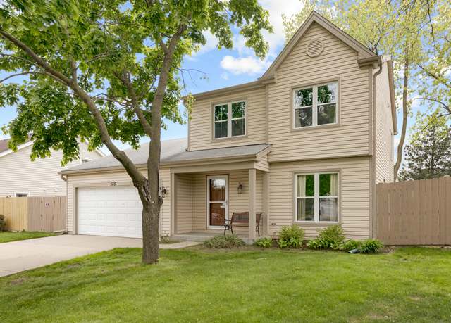 Property at 585 Kensington Ct, Roselle, IL 60172, 3 beds, 1.5 baths