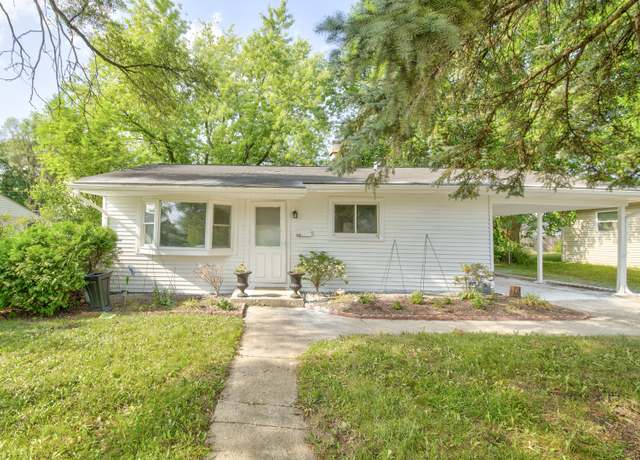 Property at 112 Green Ln, Carpentersville, IL 60110, 3 beds, 1 bath