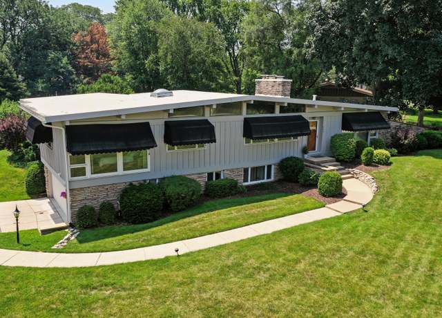 Property at 347 Park Dr, Palatine, IL 60067, 3 beds, 3 baths