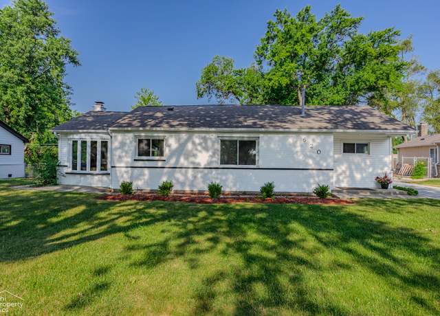 Property at 620 Ashland St, Hoffman Estates, IL 60169, 3 beds, 2.5 baths