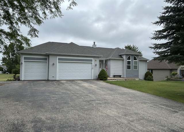 Property at 3760 White Tail Dr, Wonder Lake, IL 60097, 5 beds, 3 baths