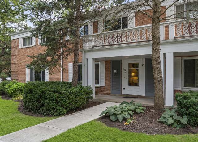 Property at 1533 Palmgren Dr, Glenview, IL 60025, 3 beds, 2.5 baths