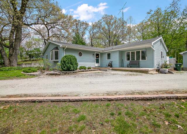 Property at 4618 W Hilltop Dr, Kankakee, IL 60901, 4 beds, 2 baths