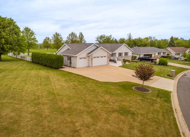 Property at 105 Rollin Dr, Lena, IL 61048, 4 beds, 3 baths