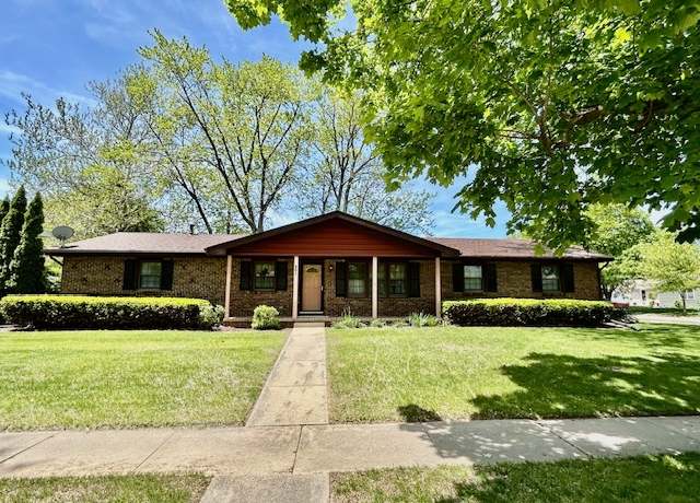 Property at 801 Country Ln, Bloomington, IL 61704, 3 beds, 2.5 baths