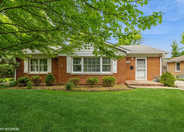 Property at 1008 N Vail Ave, Arlington Heights, IL 60004, 3 beds, 2 baths