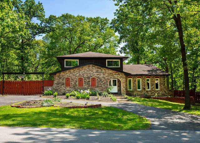Property at 24307 S Plum Valley Dr, Crete, IL 60417, 4 beds, 2.5 baths
