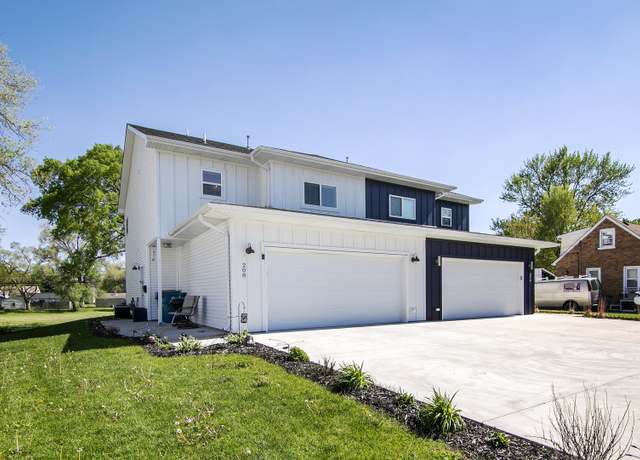Property at 208 W River St, Bourbonnais, IL 60914, 3 beds, 2.5 baths