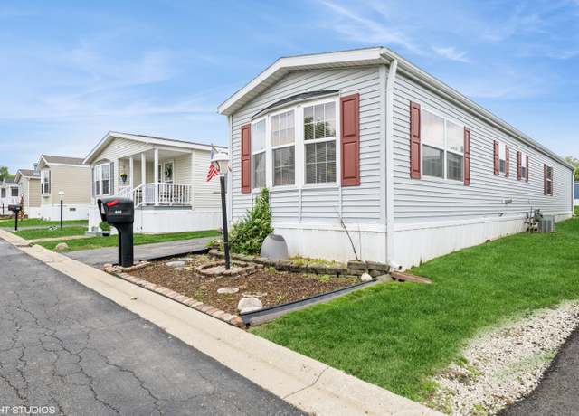 Property at 940 Crookedstick Ct, Crystal Lake, IL 60014, 2 beds, 2 baths