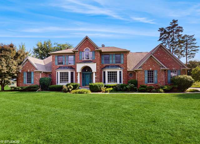 Property at 1527 Lexington Cir, Schaumburg, IL 60173, 5 beds, 3.5 baths