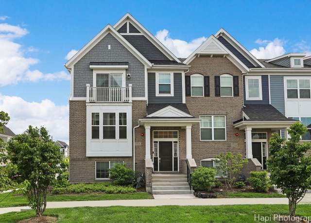 Property at 1970 Kingsley Cir, Northbrook, IL 60062, 2 beds, 3 baths