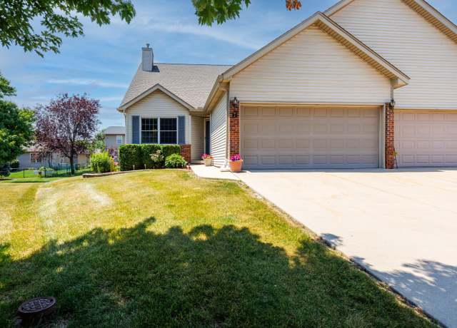 Property at 7 Crystal Ct, Bloomington, IL 61704, 3 beds, 2.5 baths