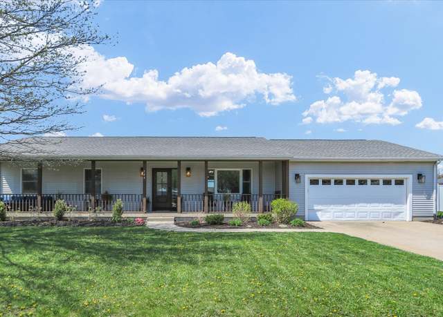 Property at 703 N Northridge Dr, Mahomet, IL 61853, 5 beds, 3 baths