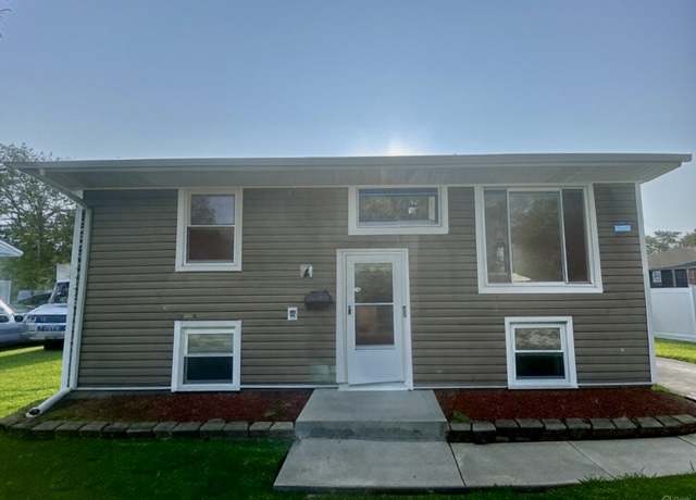 Property at 130 N Oak Ln, Glenwood, IL 60425, 4 beds, 2 baths