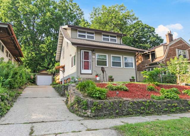 Property at 924 King St, Rockford, IL 61103, 3 beds, 1 bath