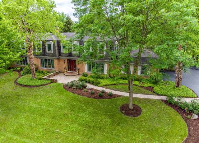 Property at 877 Fair Way, Libertyville, IL 60048, 5 beds, 4 baths