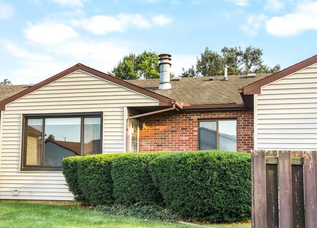 Property at 904 Pomona Dr #904, Champaign, IL 61822, 3 beds, 2 baths
