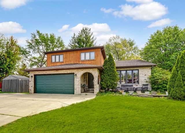 Property at 6732 W 113th Pl, Worth, IL 60482, 3 beds, 2.5 baths