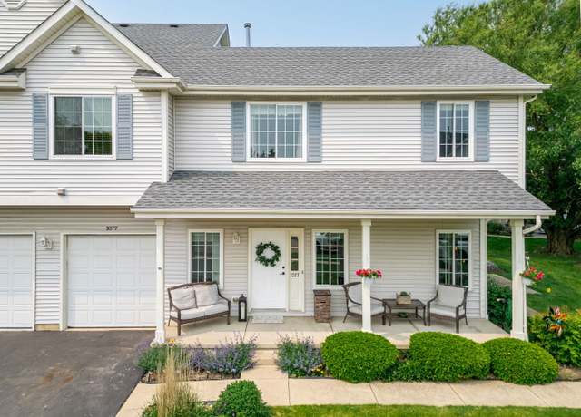 Property at 1077 Castleshire Dr, Woodstock, IL 60098, 2 beds, 1.5 baths