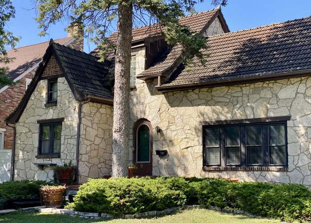 Property at 1928 Kennicott Ct, Des Plaines, IL 60018, 3 beds, 3 baths