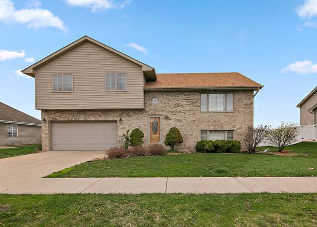 Property at 833 Poe St, Manteno, IL 60950, 3 beds, 3 baths