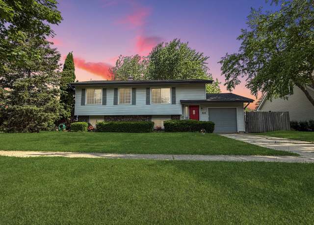 Property at 826 Dartmoor Dr, Crystal Lake, IL 60014, 3 beds, 2 baths