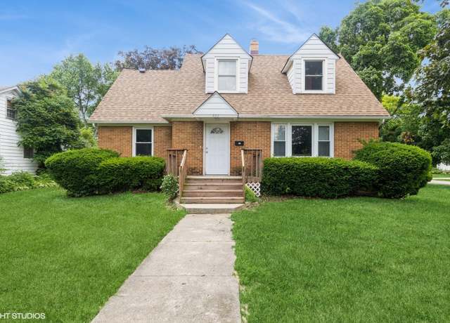 Property at 902 Bunker St, Woodstock, IL 60098, 3 beds, 2 baths