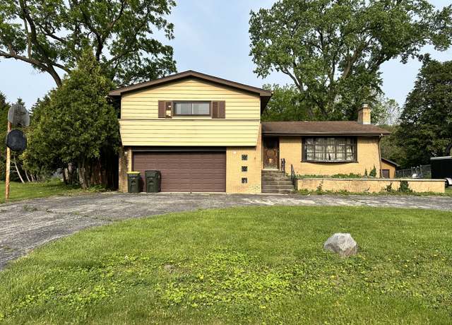Property at 200 N Pine St, Prospect Heights, IL 60070, 4 beds, 2.5 baths