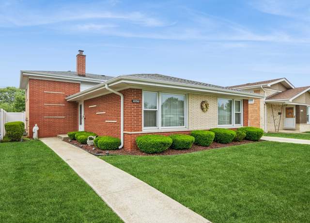 Property at 10740 S Laporte Ave, Oak Lawn, IL 60453, 3 beds, 1.5 baths