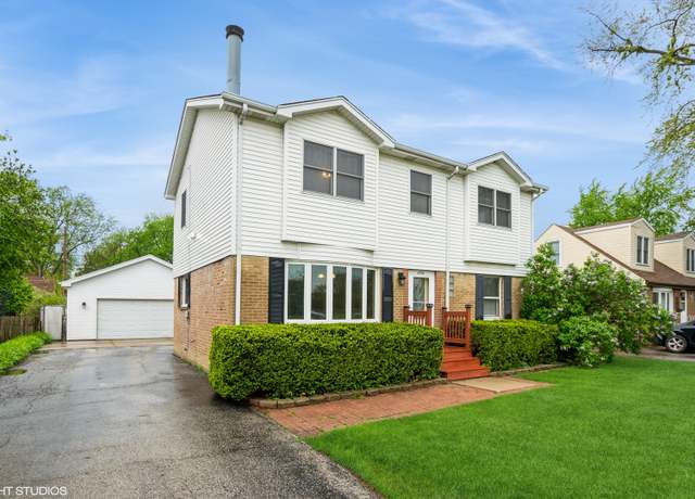 Property at 6754 S 77th Ave, Bridgeview, IL 60455, 5 beds, 2.5 baths