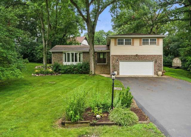 Property at 1209 Appaloosa Trl, Mchenry, IL 60051, 5 beds, 3 baths