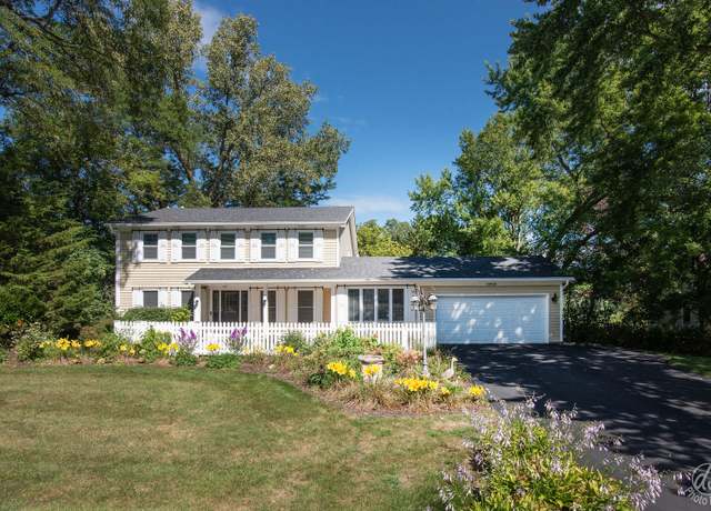 Property at 28426 W Lindbergh Dr, Barrington, IL 60010, 4 beds, 2.5 baths