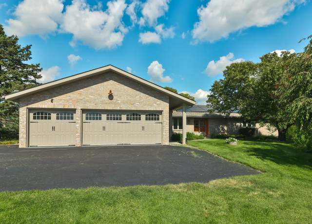 Property at 9525 Brenda Dr, Roscoe, IL 61073, 4 beds, 3.5 baths