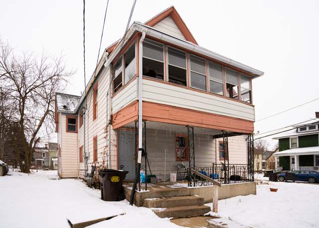 Property at 328 W Carpenter St, Freeport, IL 61032, 4 beds, 1 bath