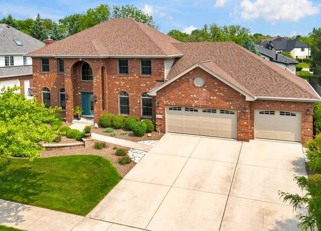 Property at 10932 Royal Glen Dr, Orland Park, IL 60467, 5 beds, 3.5 baths