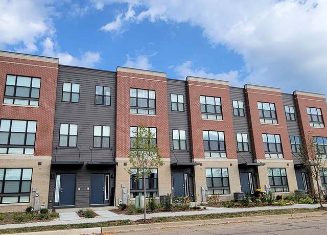 Property at 373 Summit Cir, Lombard, IL 60148, 2 beds, 2.5 baths
