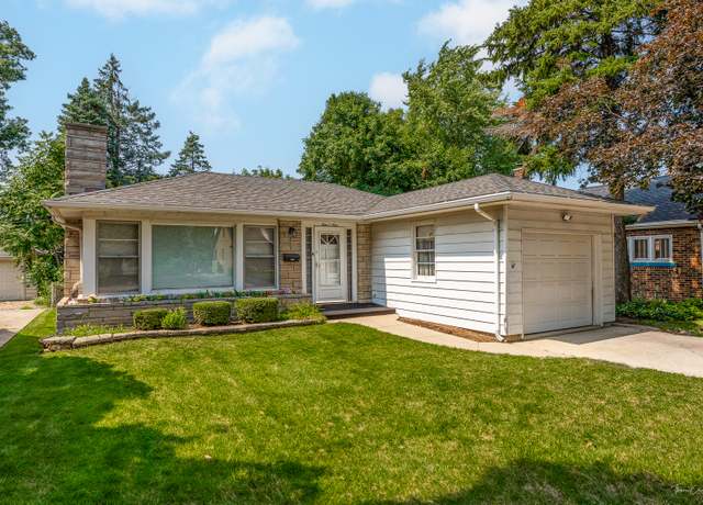 Property at 909 Manor Ct, Joliet, IL 60436, 2 beds, 1.5 baths