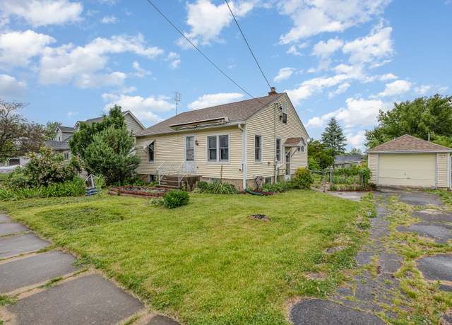 Property at 424 Robinson St, Earlville, IL 60518, 2 beds, 1 bath