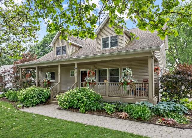 Property at 525 Palmer Ave, Aurora, IL 60506, 5 beds, 3 baths