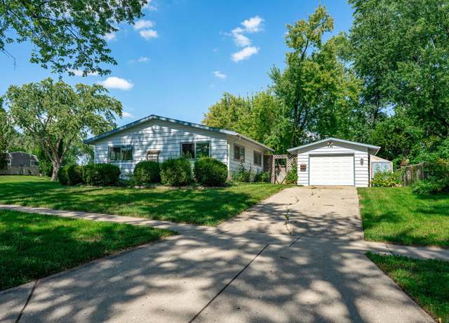 Property at 422 Tanglewood Dr, Streamwood, IL 60107, 3 beds, 1 bath