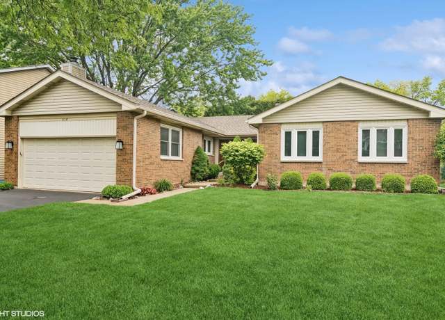 Property at 1118 W Keating Dr, Arlington Heights, IL 60005, 3 beds, 2 baths