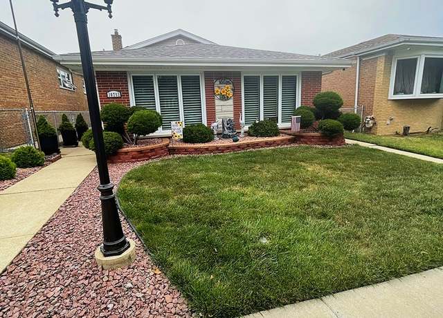 Property at 10752 S Avenue E, Chicago, IL 60617, 3 beds, 1.5 baths