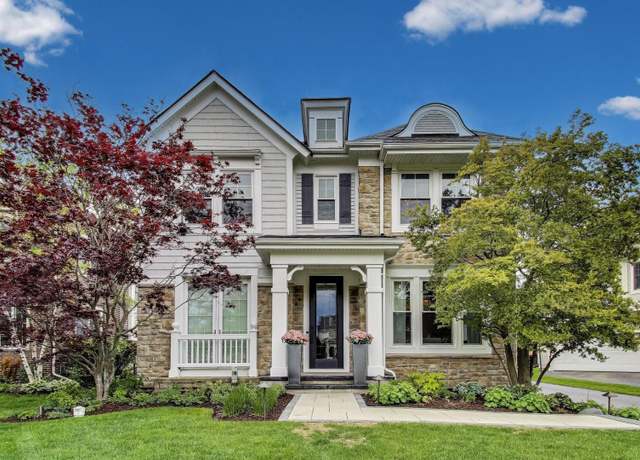 Property at 2141 Cottonwood Dr, Glenview, IL 60026, 5 beds, 3.5 baths